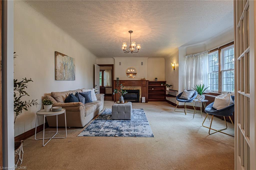 573 Highway 6, Port Dover, ON - Indoor Photo Showing Living Room