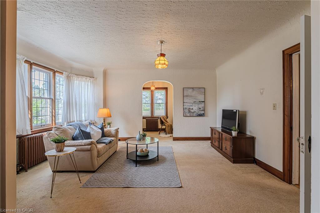573 Highway 6, Port Dover, ON - Indoor Photo Showing Living Room