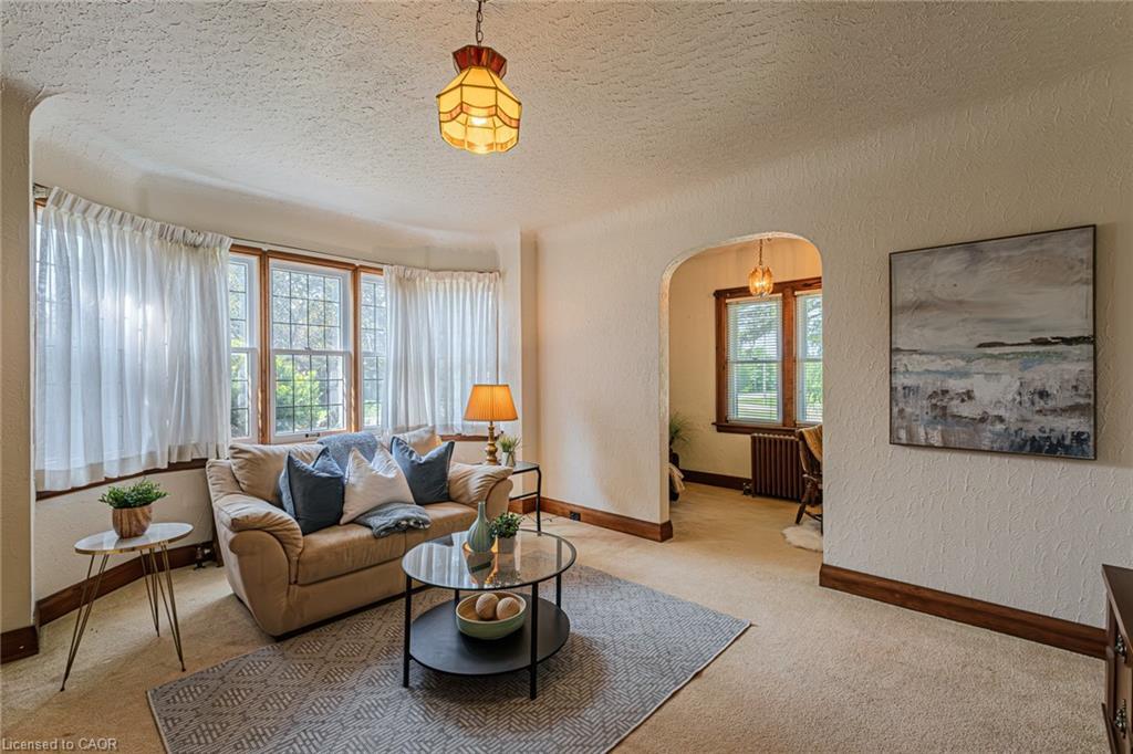 573 Highway 6, Port Dover, ON - Indoor Photo Showing Living Room