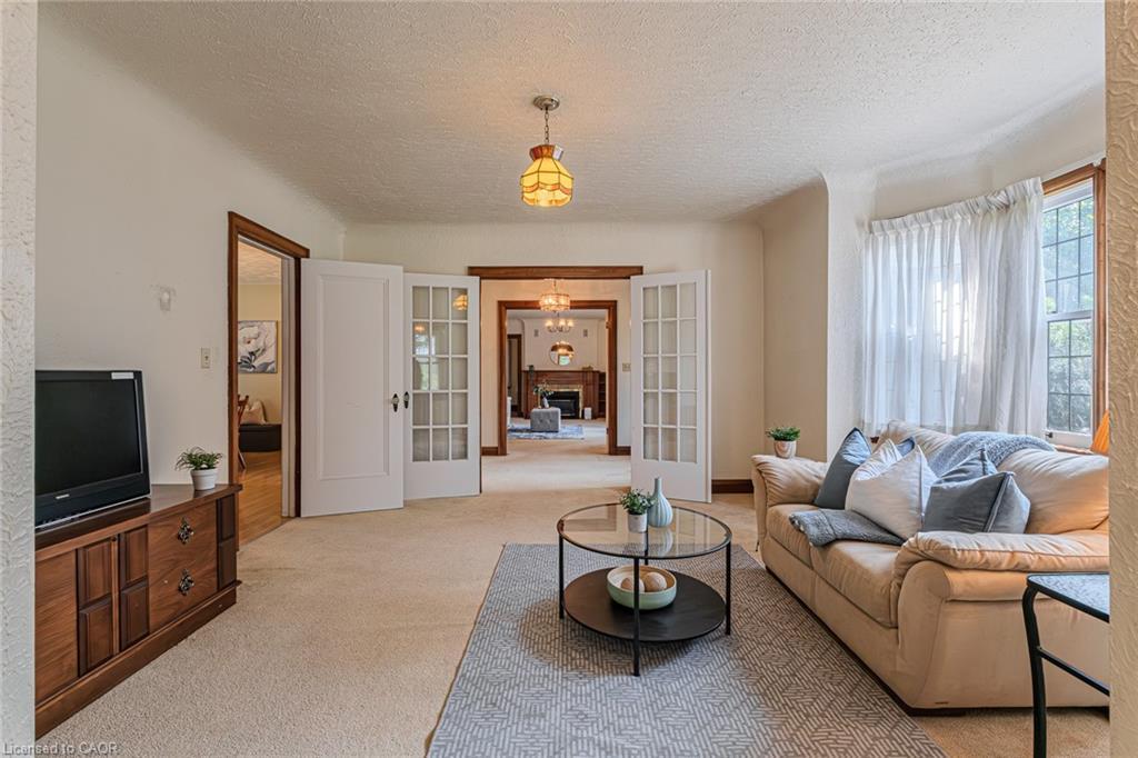 573 Highway 6, Port Dover, ON - Indoor Photo Showing Living Room
