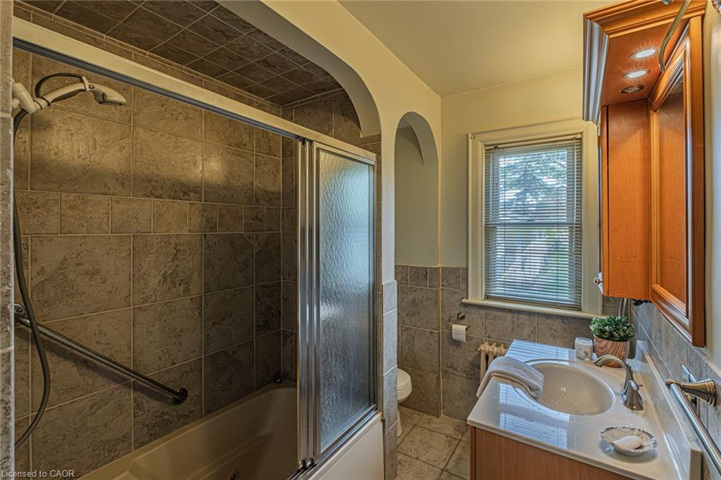 573 Highway 6, Port Dover, ON - Indoor Photo Showing Bathroom