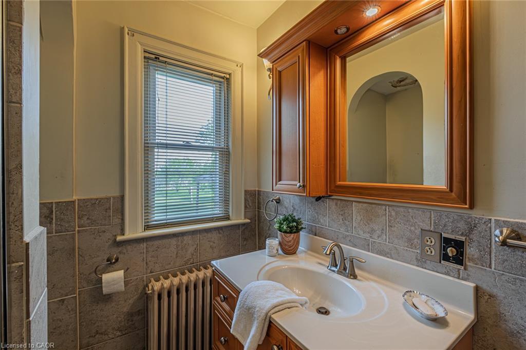 573 Highway 6, Port Dover, ON - Indoor Photo Showing Bathroom