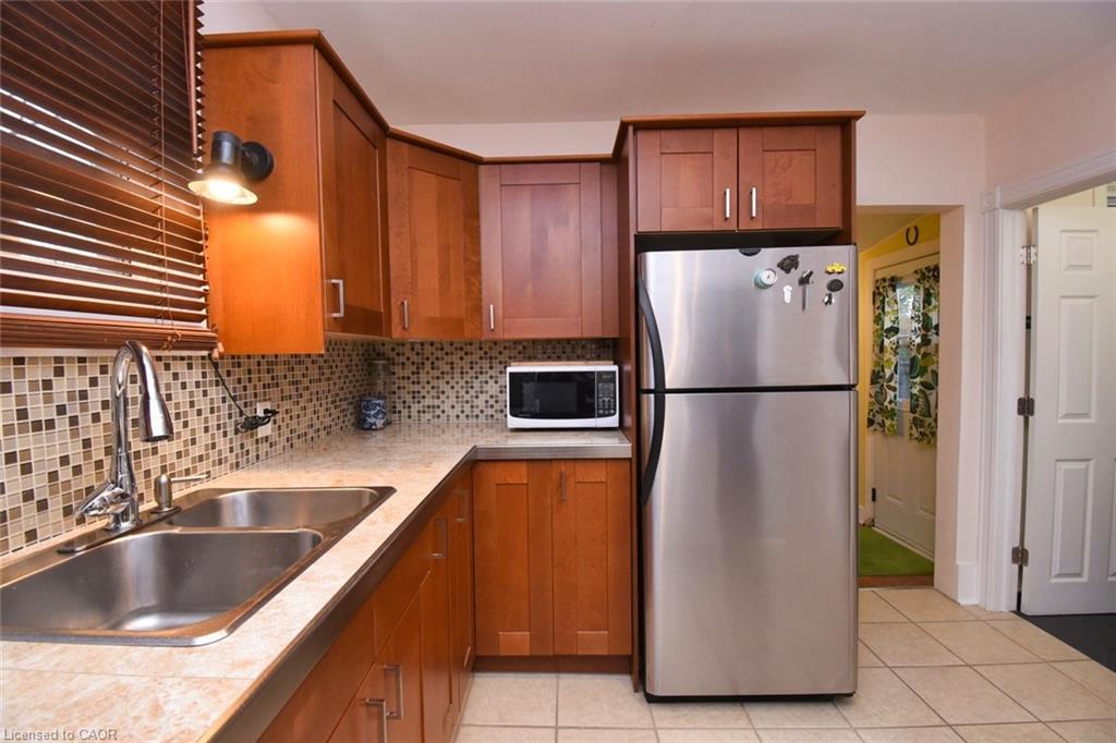 206 East 8Th Street, Hamilton, ON - Indoor Photo Showing Kitchen With Double Sink