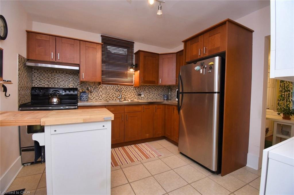 206 East 8Th Street, Hamilton, ON - Indoor Photo Showing Kitchen