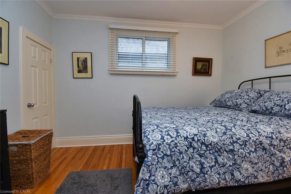 206 East 8Th Street, Hamilton, ON - Indoor Photo Showing Bedroom