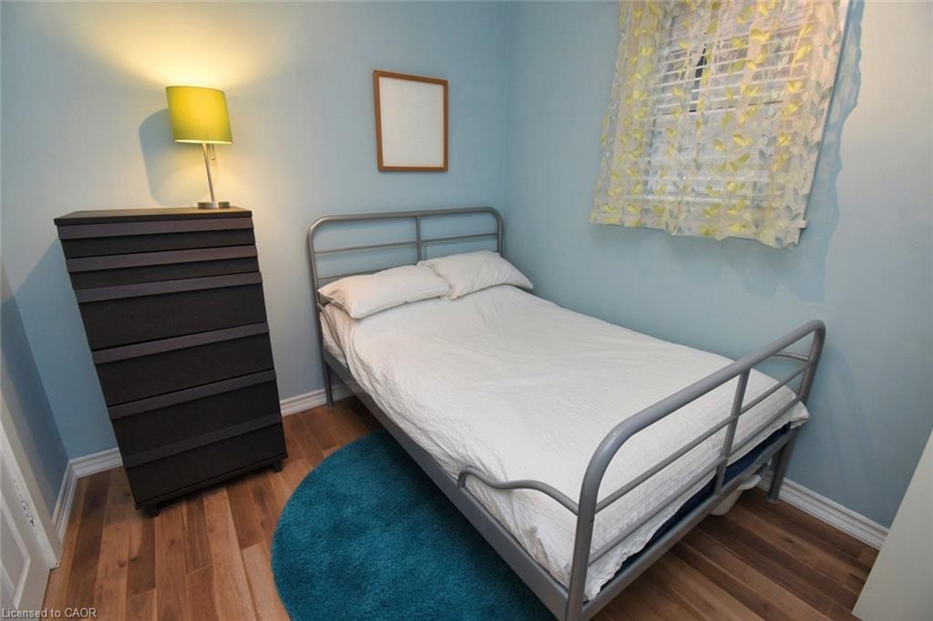 206 East 8Th Street, Hamilton, ON - Indoor Photo Showing Bedroom