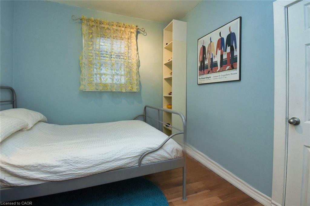 206 East 8Th Street, Hamilton, ON - Indoor Photo Showing Bedroom
