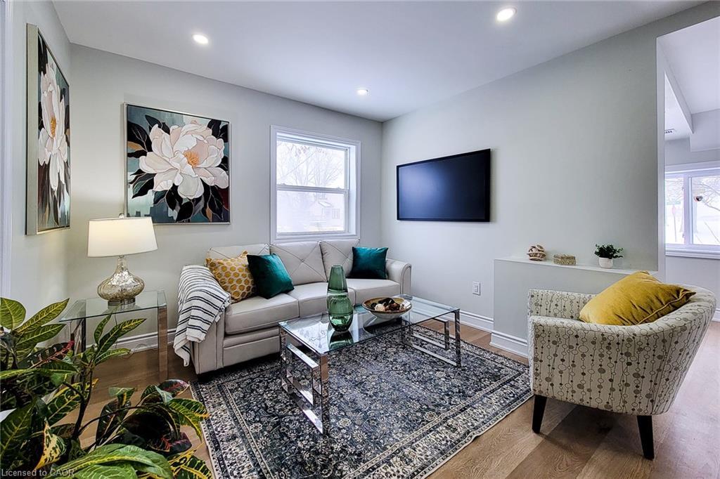 727 College Avenue, Woodstock, ON - Indoor Photo Showing Living Room