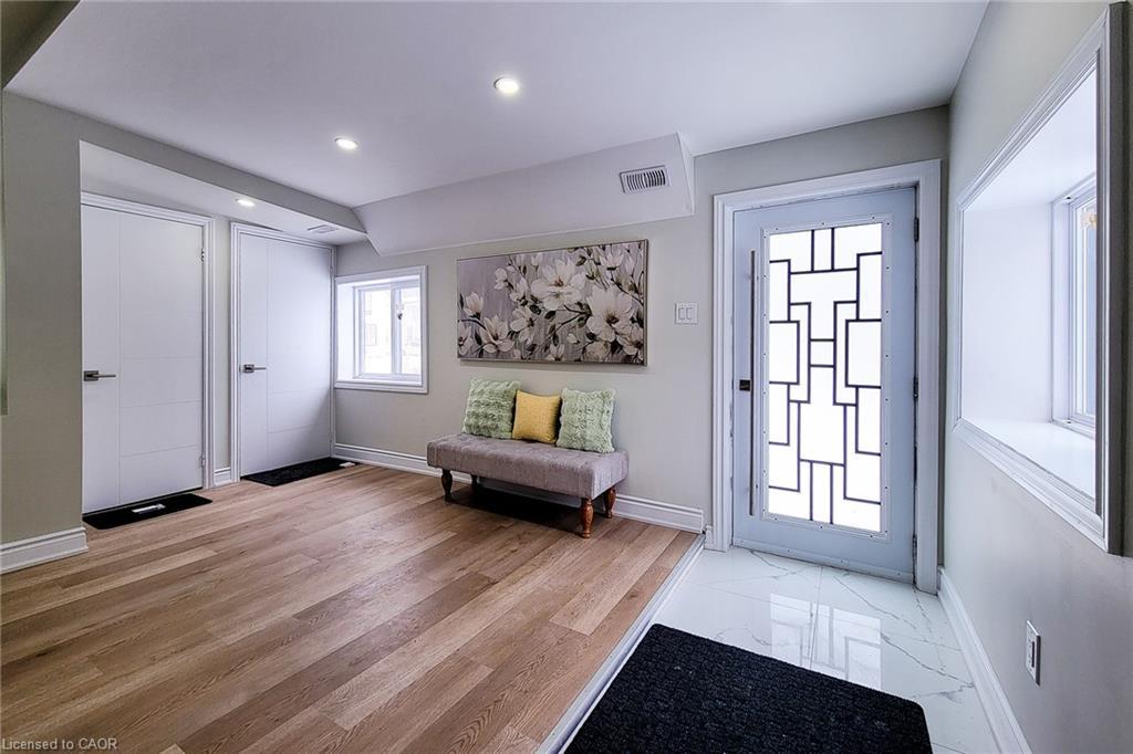 727 College Avenue, Woodstock, ON - Indoor