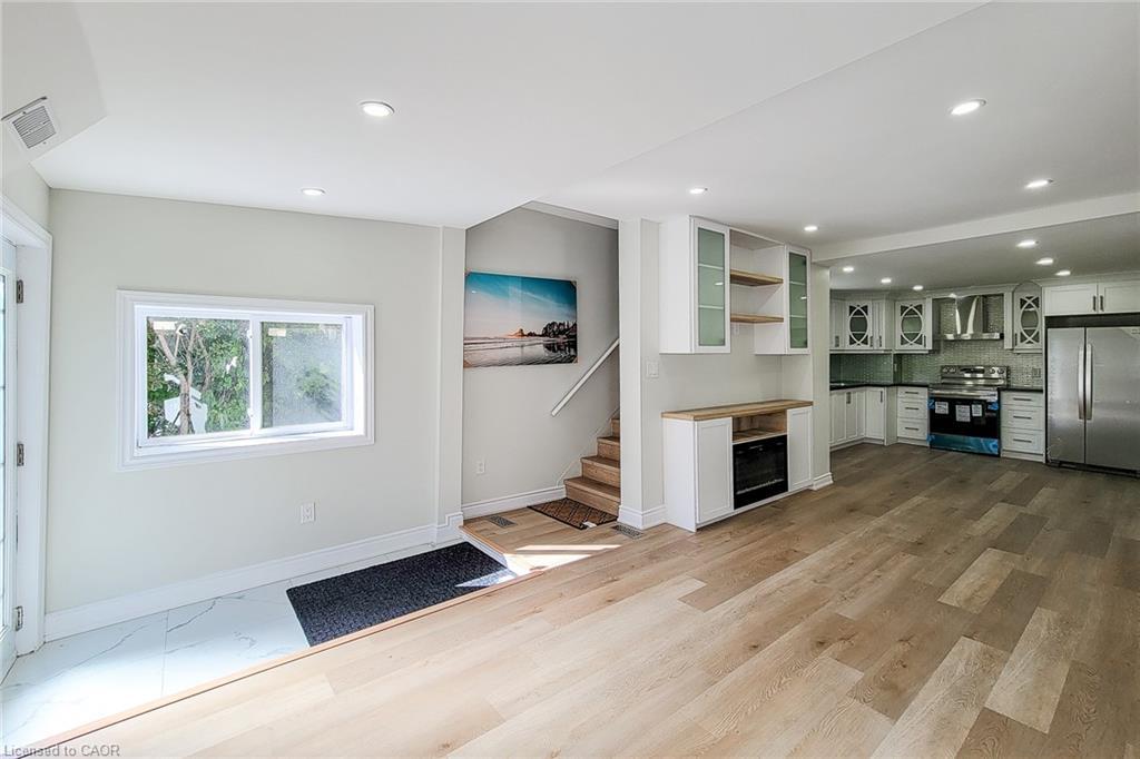 727 College Avenue, Woodstock, ON - Indoor