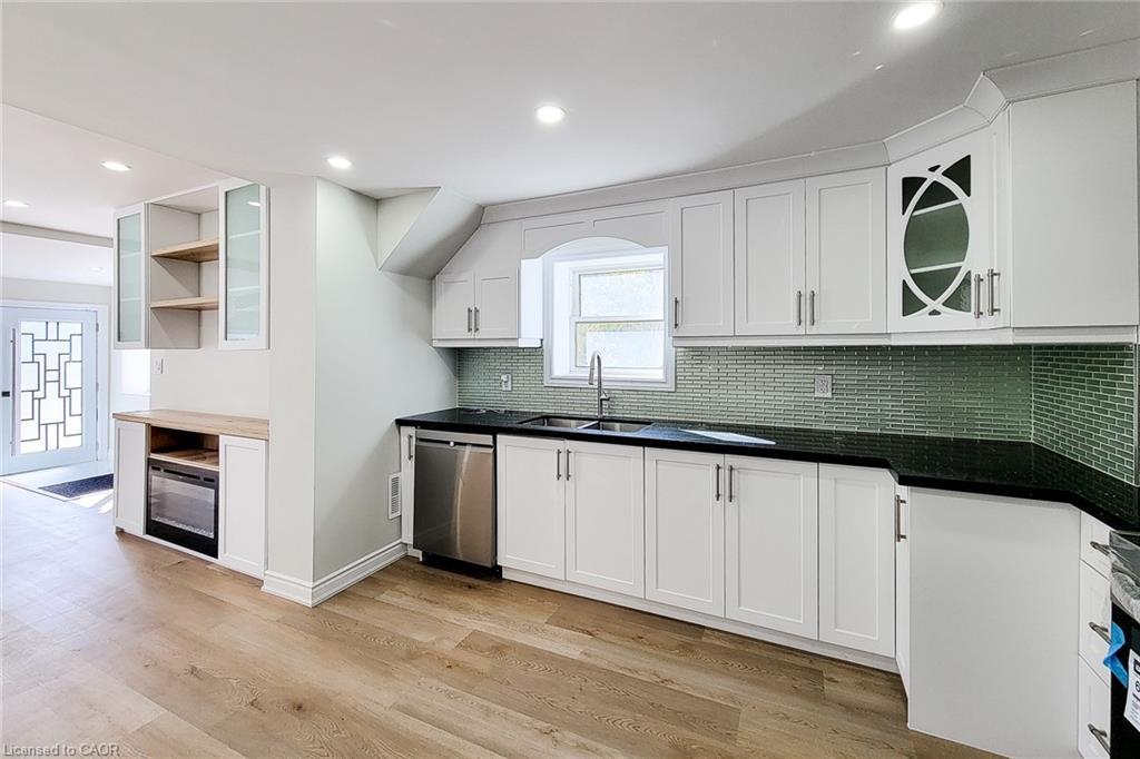 727 College Avenue, Woodstock, ON - Indoor Photo Showing Kitchen With Double Sink