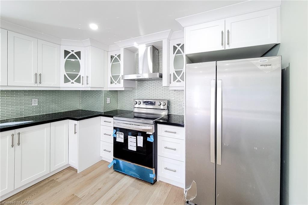 727 College Avenue, Woodstock, ON - Indoor Photo Showing Kitchen With Upgraded Kitchen