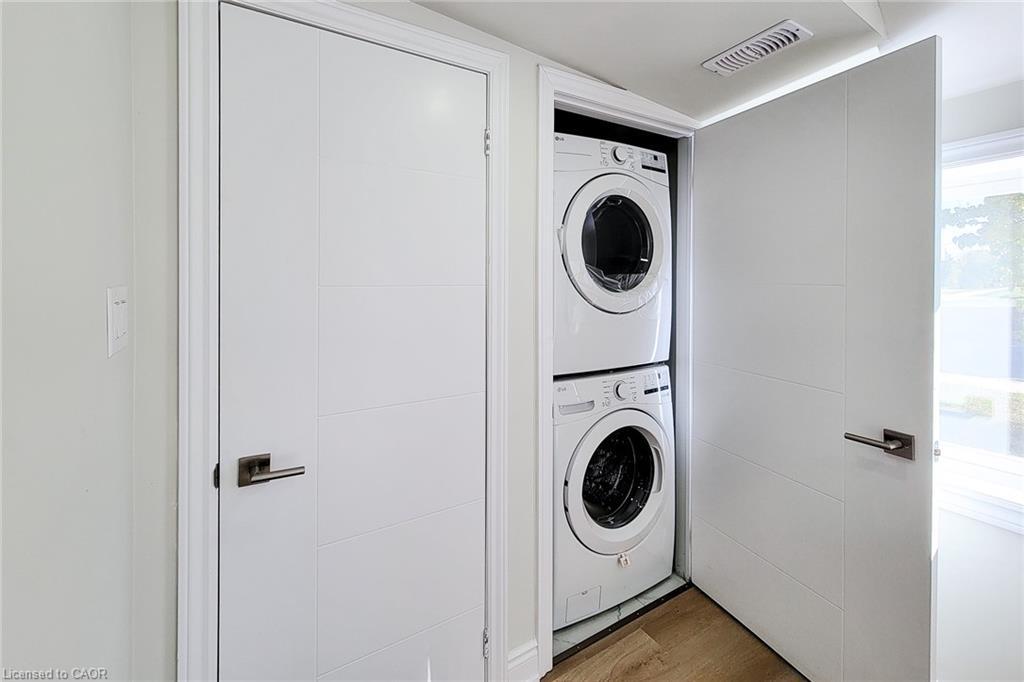 727 College Avenue, Woodstock, ON - Indoor Photo Showing Laundry Room