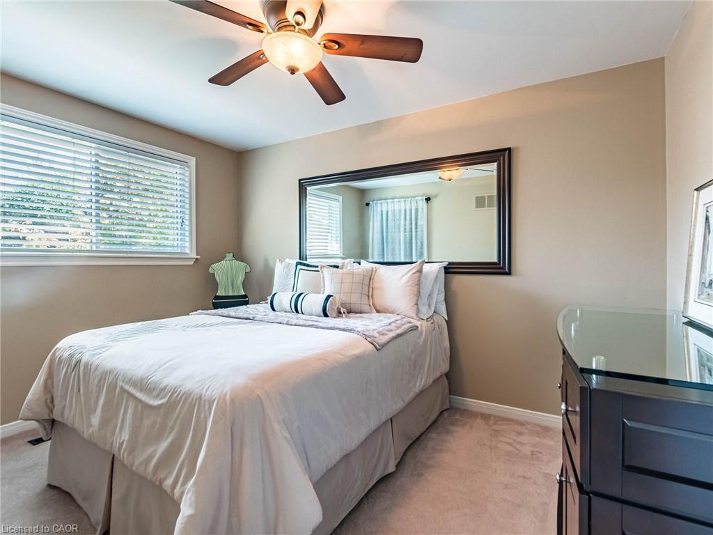 1404 Kimberley Drive, Oakville, ON - Indoor Photo Showing Bedroom
