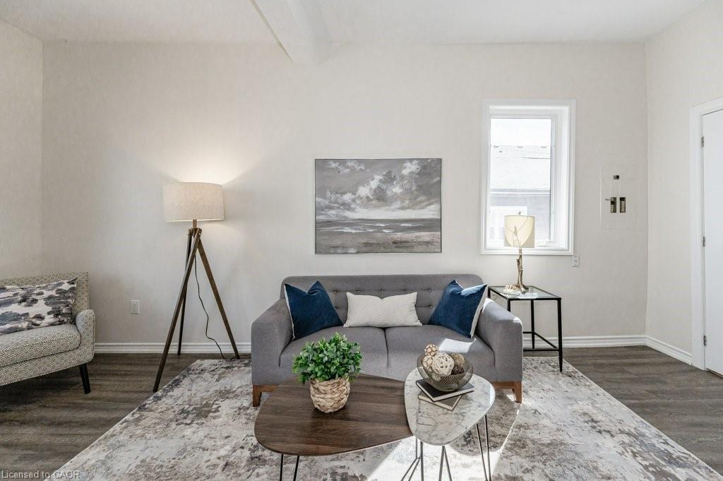 196 Picton Street E, Hamilton, ON - Indoor Photo Showing Living Room