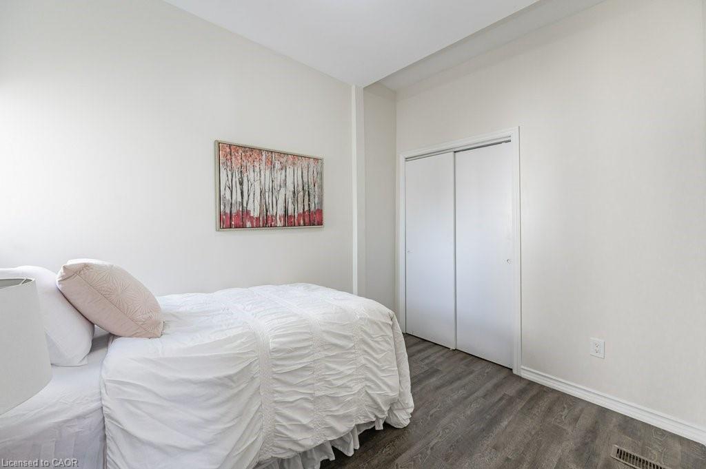 196 Picton Street E, Hamilton, ON - Indoor Photo Showing Bedroom