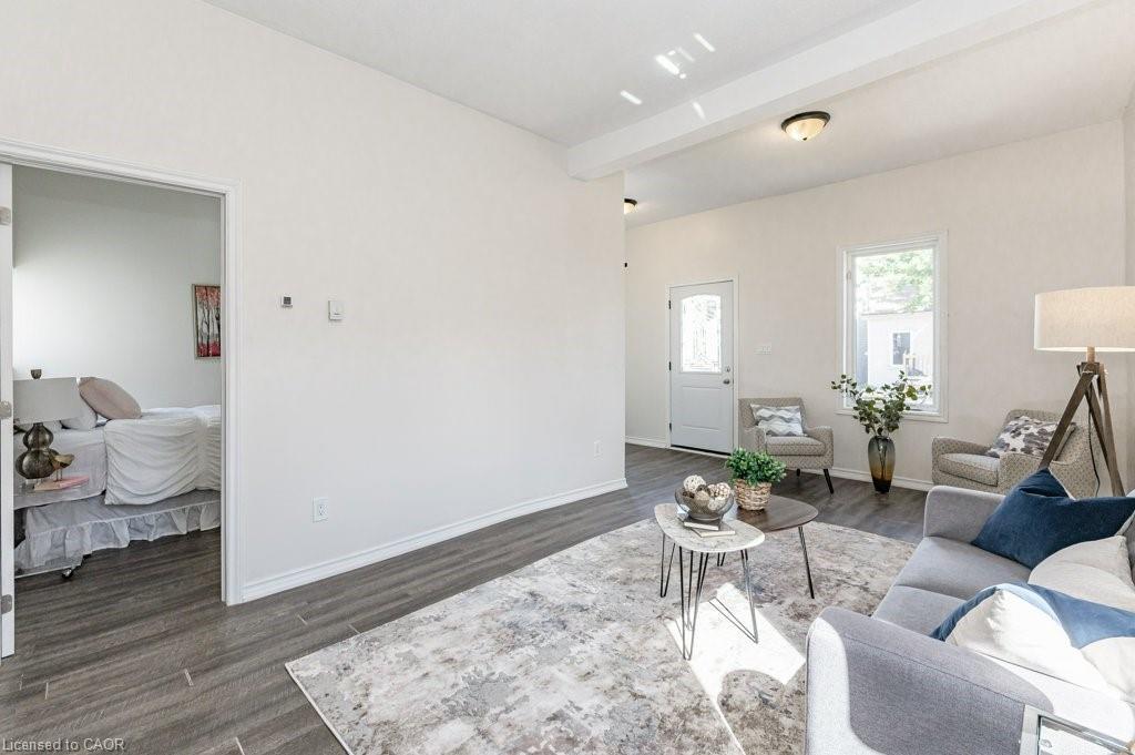196 Picton Street E, Hamilton, ON - Indoor Photo Showing Living Room