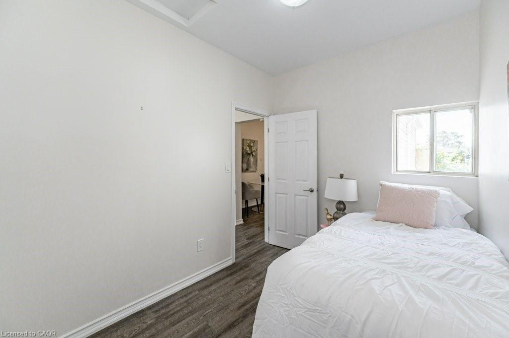 196 Picton Street E, Hamilton, ON - Indoor Photo Showing Bedroom
