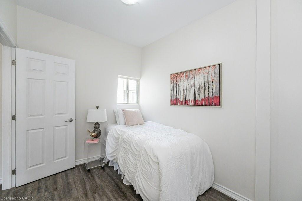 196 Picton Street E, Hamilton, ON - Indoor Photo Showing Bedroom