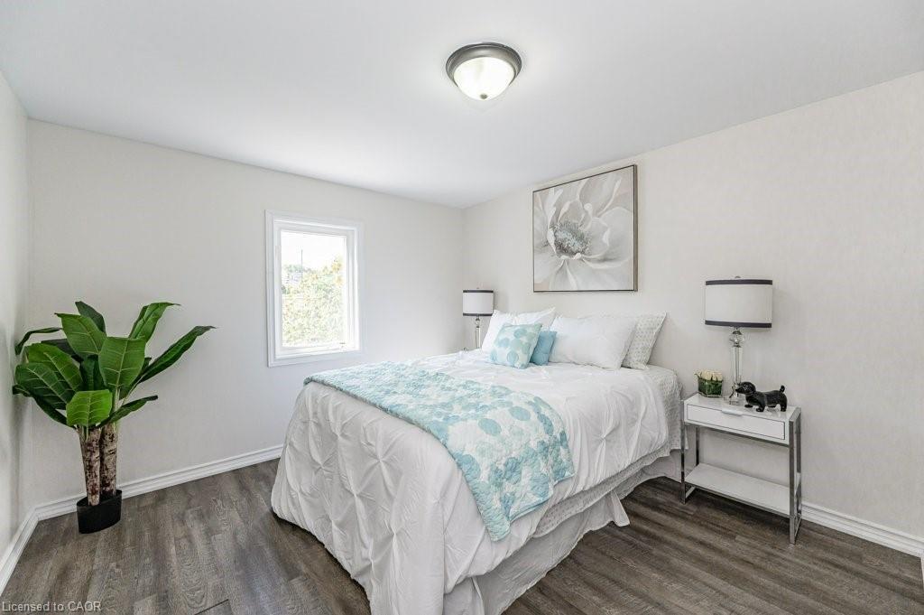 196 Picton Street E, Hamilton, ON - Indoor Photo Showing Bedroom