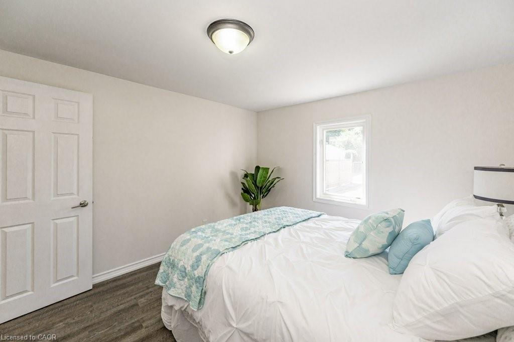 196 Picton Street E, Hamilton, ON - Indoor Photo Showing Bedroom