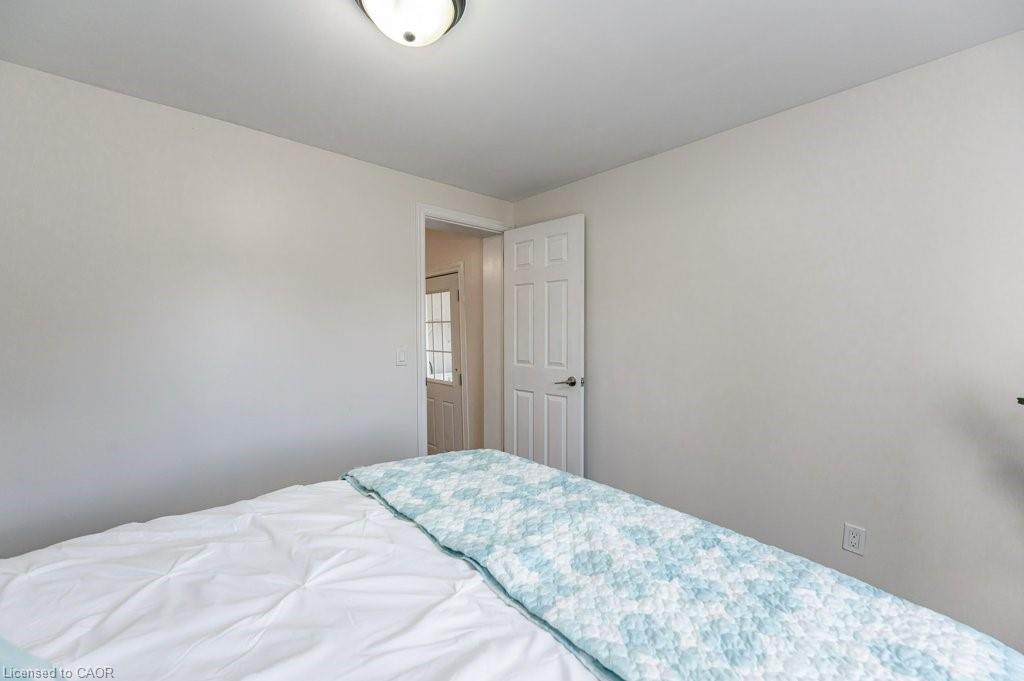 196 Picton Street E, Hamilton, ON - Indoor Photo Showing Bedroom