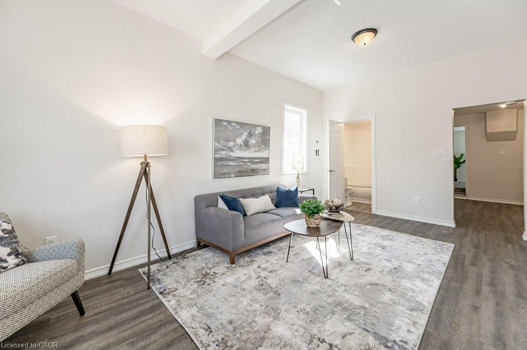 196 Picton Street E, Hamilton, ON - Indoor Photo Showing Living Room
