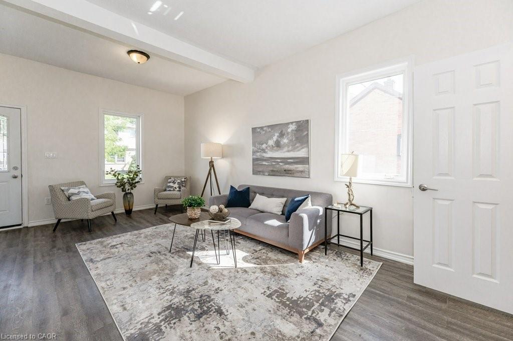 196 Picton Street E, Hamilton, ON - Indoor Photo Showing Living Room