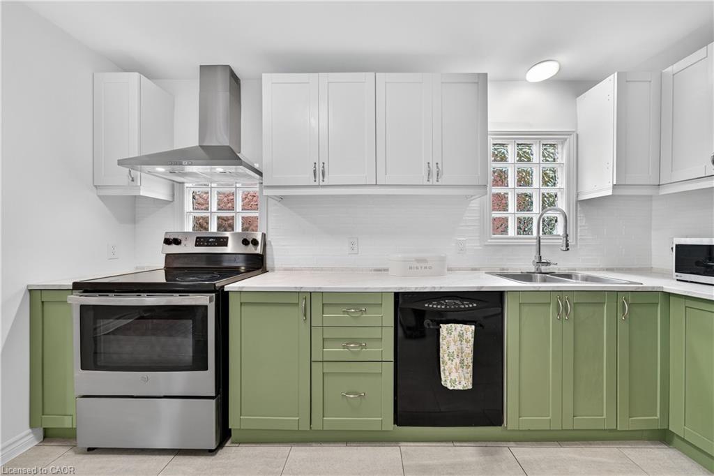 421 East 36Th Street, Hamilton, ON - Indoor Photo Showing Kitchen With Stainless Steel Kitchen With Double Sink