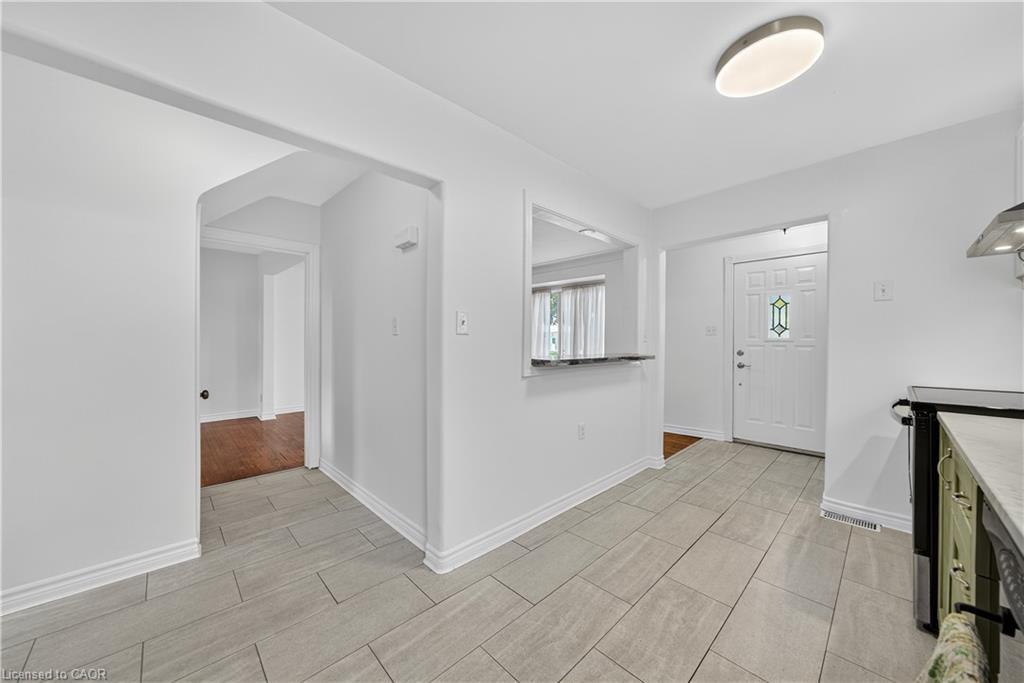 421 East 36Th Street, Hamilton, ON - Indoor Photo Showing Other Room