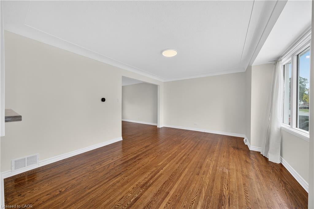 421 East 36Th Street, Hamilton, ON - Indoor Photo Showing Other Room
