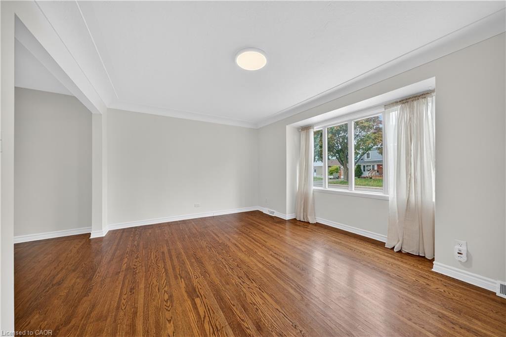 421 East 36Th Street, Hamilton, ON - Indoor Photo Showing Other Room