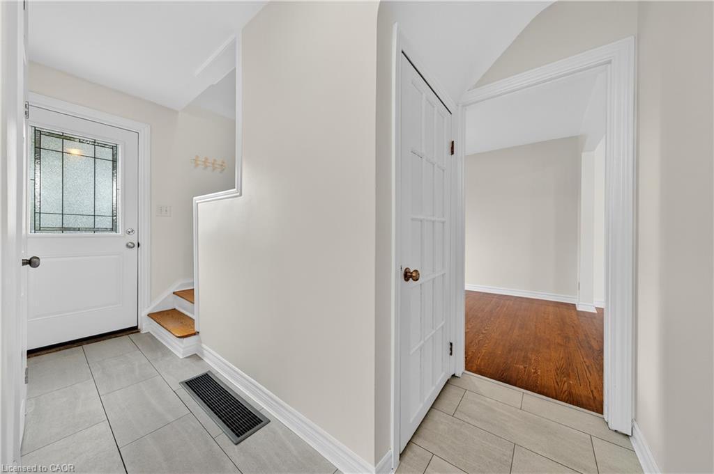421 East 36Th Street, Hamilton, ON - Indoor Photo Showing Other Room