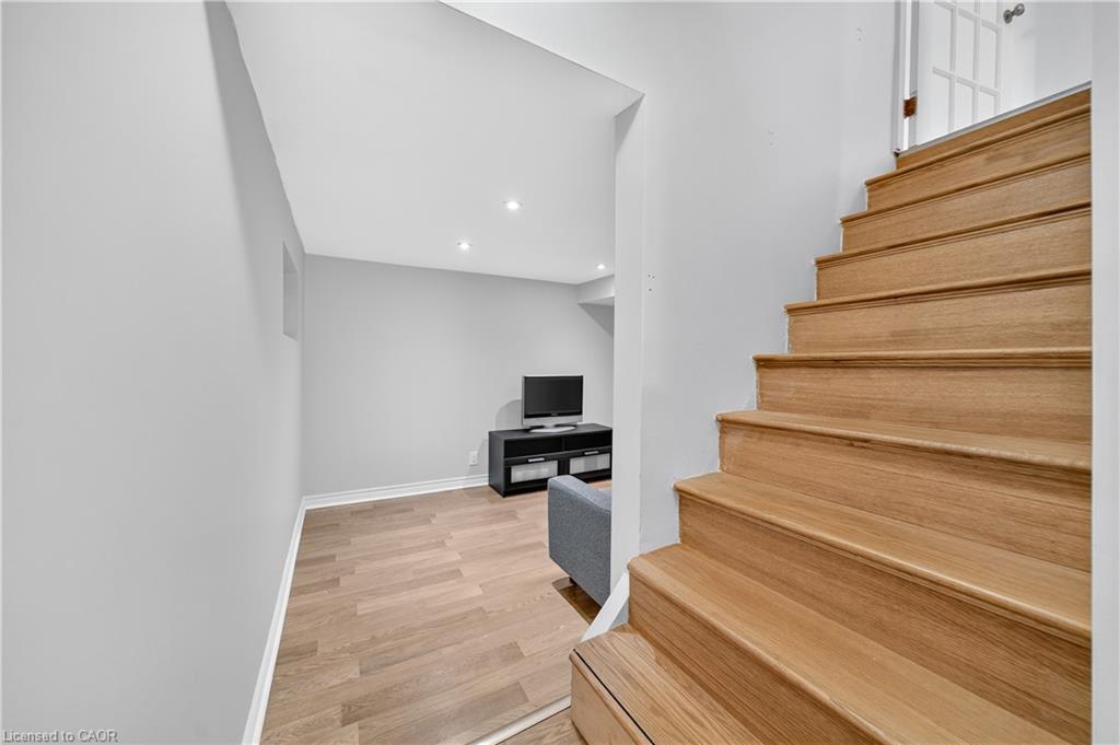 421 East 36Th Street, Hamilton, ON - Indoor Photo Showing Other Room