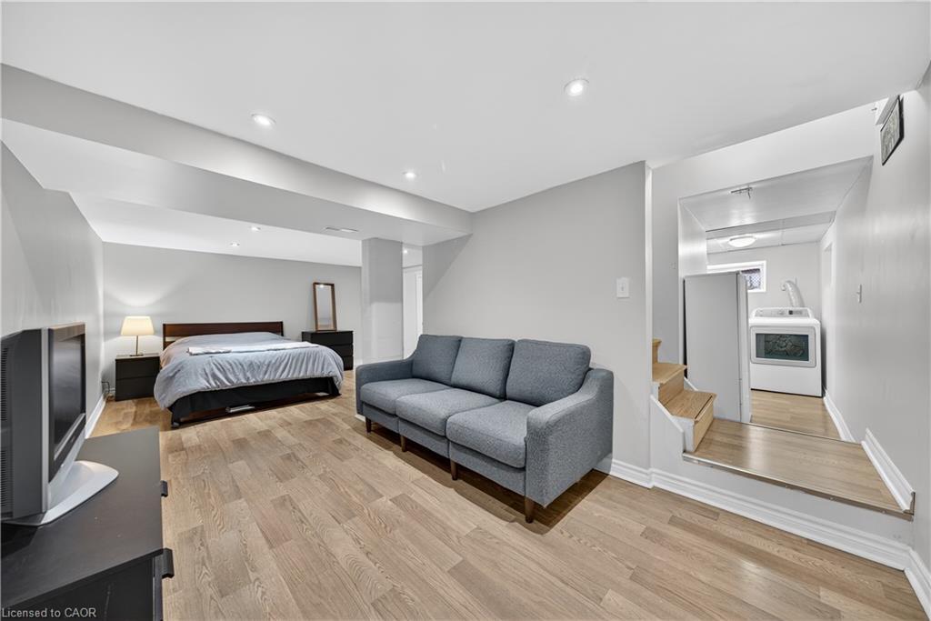 421 East 36Th Street, Hamilton, ON - Indoor