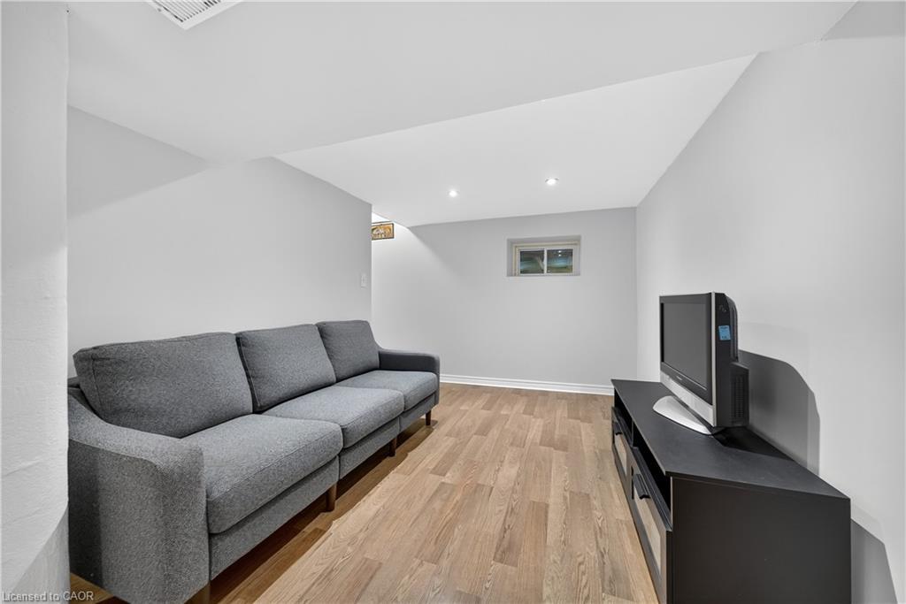 421 East 36Th Street, Hamilton, ON - Indoor