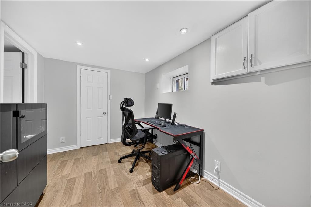 421 East 36Th Street, Hamilton, ON - Indoor Photo Showing Office