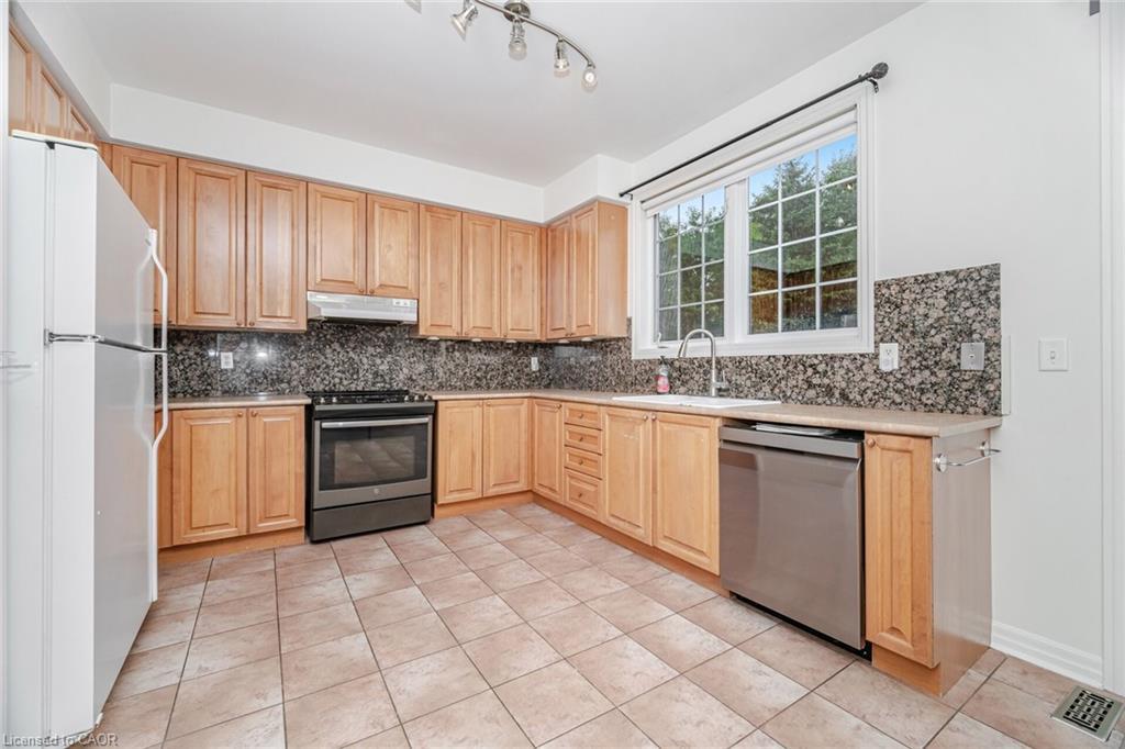2499 Scotch Pine Drive, Oakville, ON - Indoor Photo Showing Kitchen