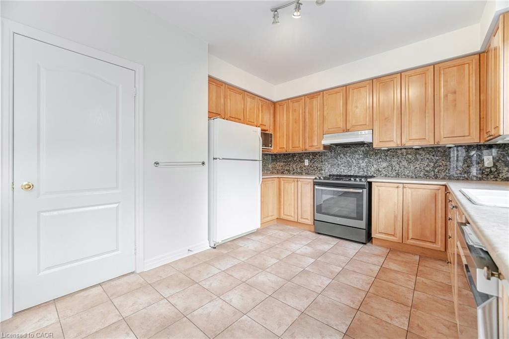 2499 Scotch Pine Drive, Oakville, ON - Indoor Photo Showing Kitchen