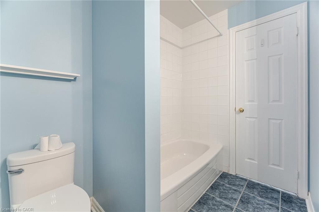 2499 Scotch Pine Drive, Oakville, ON - Indoor Photo Showing Bathroom