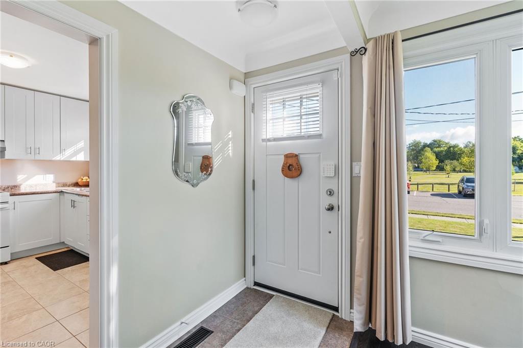 18 Laidlaw Street, Hagersville, ON - Indoor