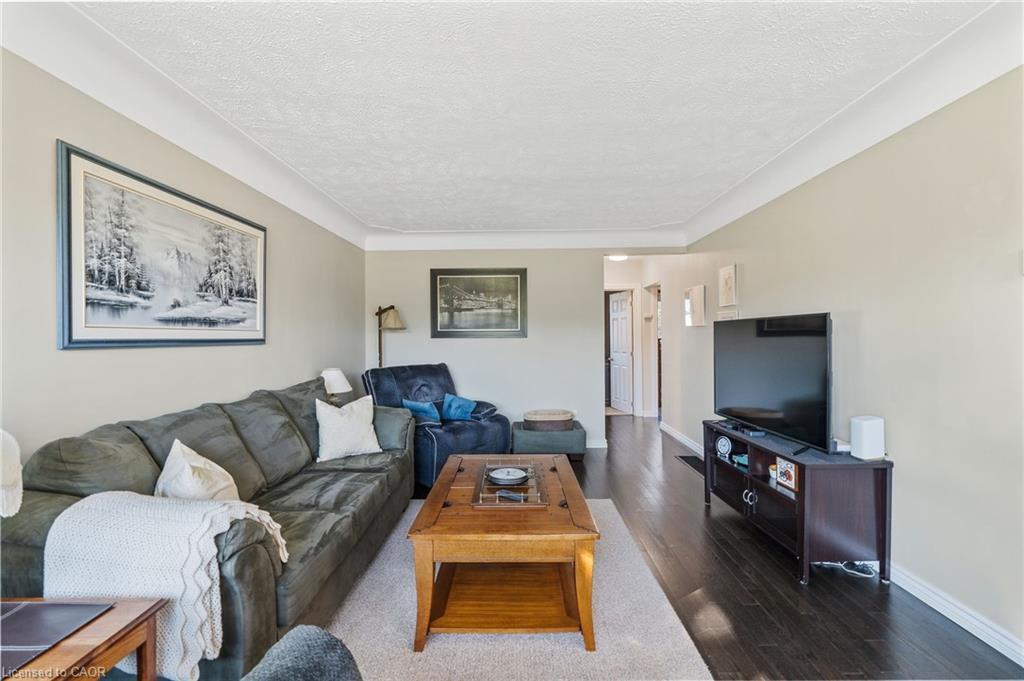 18 Laidlaw Street, Hagersville, ON - Indoor Photo Showing Living Room