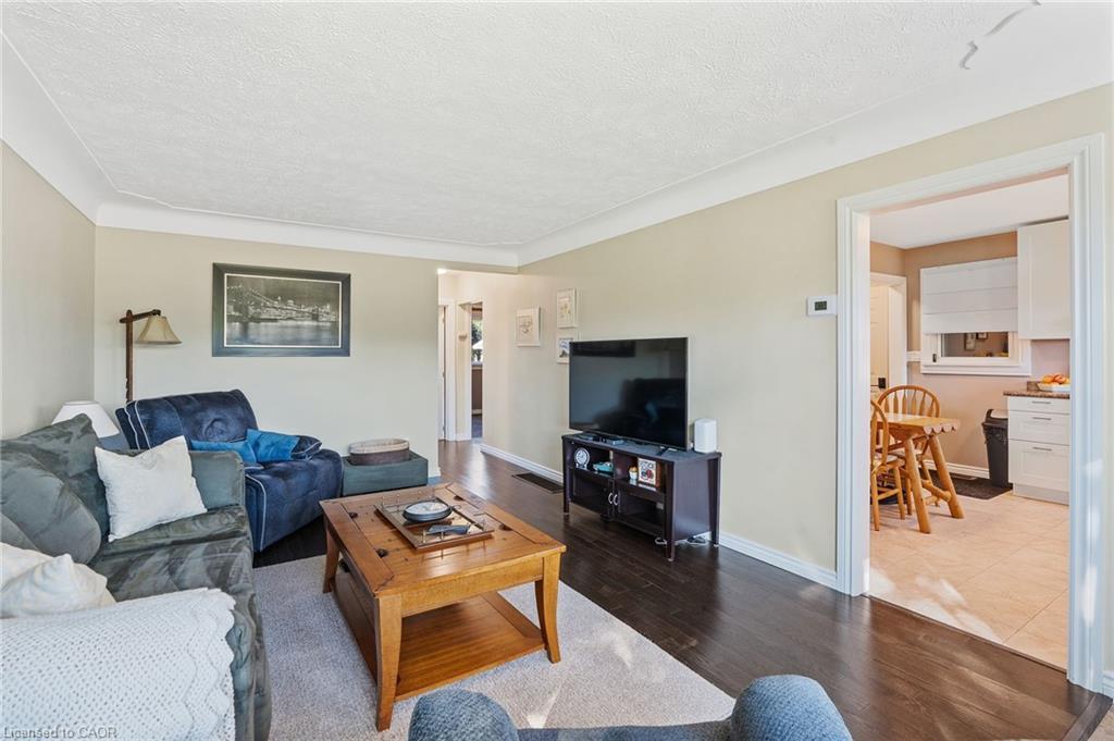18 Laidlaw Street, Hagersville, ON - Indoor Photo Showing Living Room