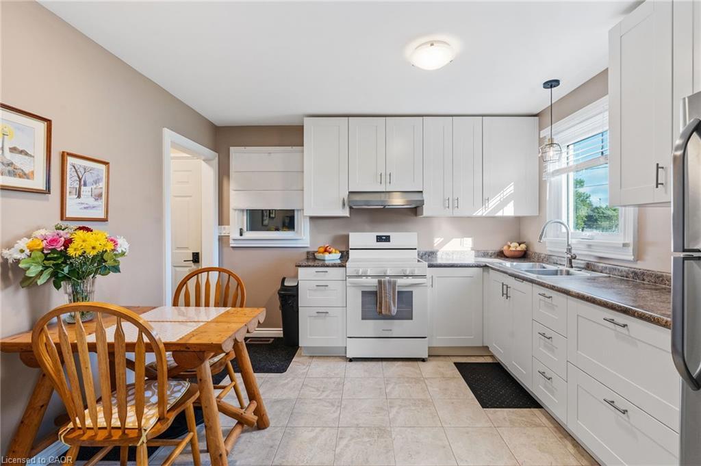 18 Laidlaw Street, Hagersville, ON - Indoor