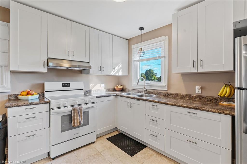 18 Laidlaw Street, Hagersville, ON - Indoor Photo Showing Kitchen With Double Sink