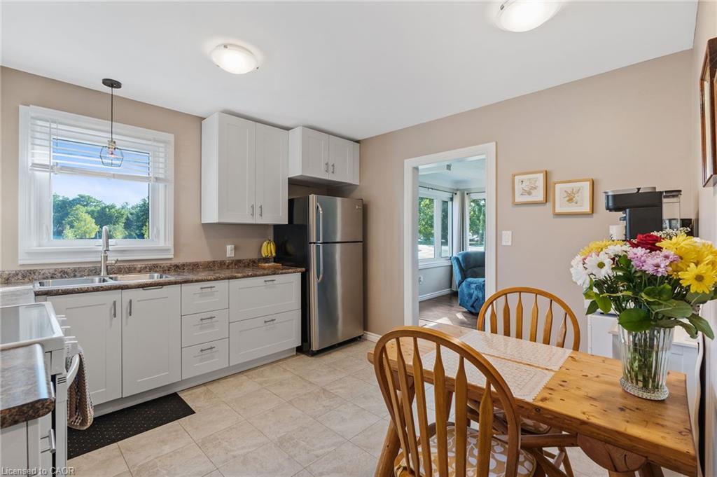 18 Laidlaw Street, Hagersville, ON - Indoor