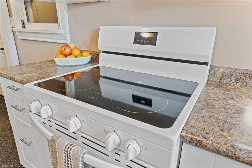 18 Laidlaw Street, Hagersville, ON - Indoor Photo Showing Kitchen