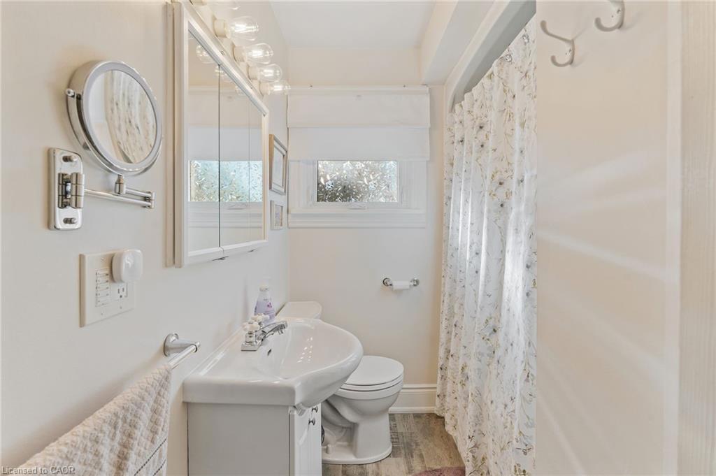 18 Laidlaw Street, Hagersville, ON - Indoor Photo Showing Bathroom