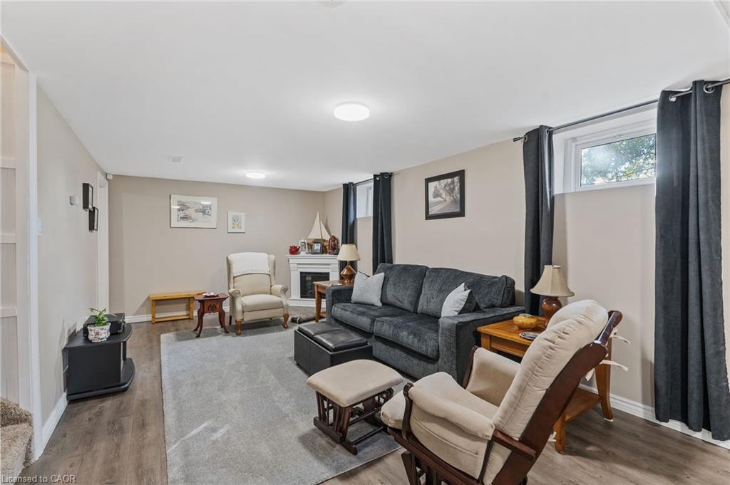 18 Laidlaw Street, Hagersville, ON - Indoor Photo Showing Living Room