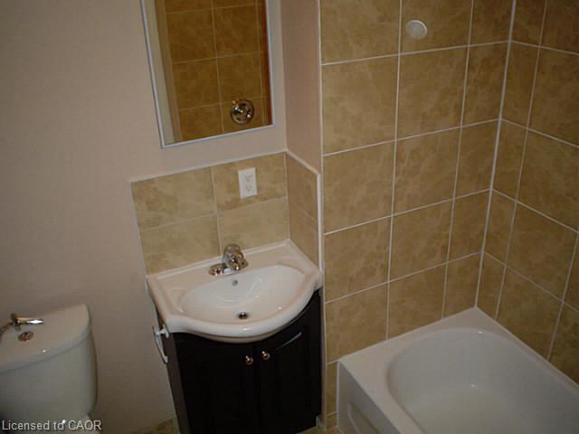 Lower-98 Duke Street, Hamilton, ON - Indoor Photo Showing Bathroom